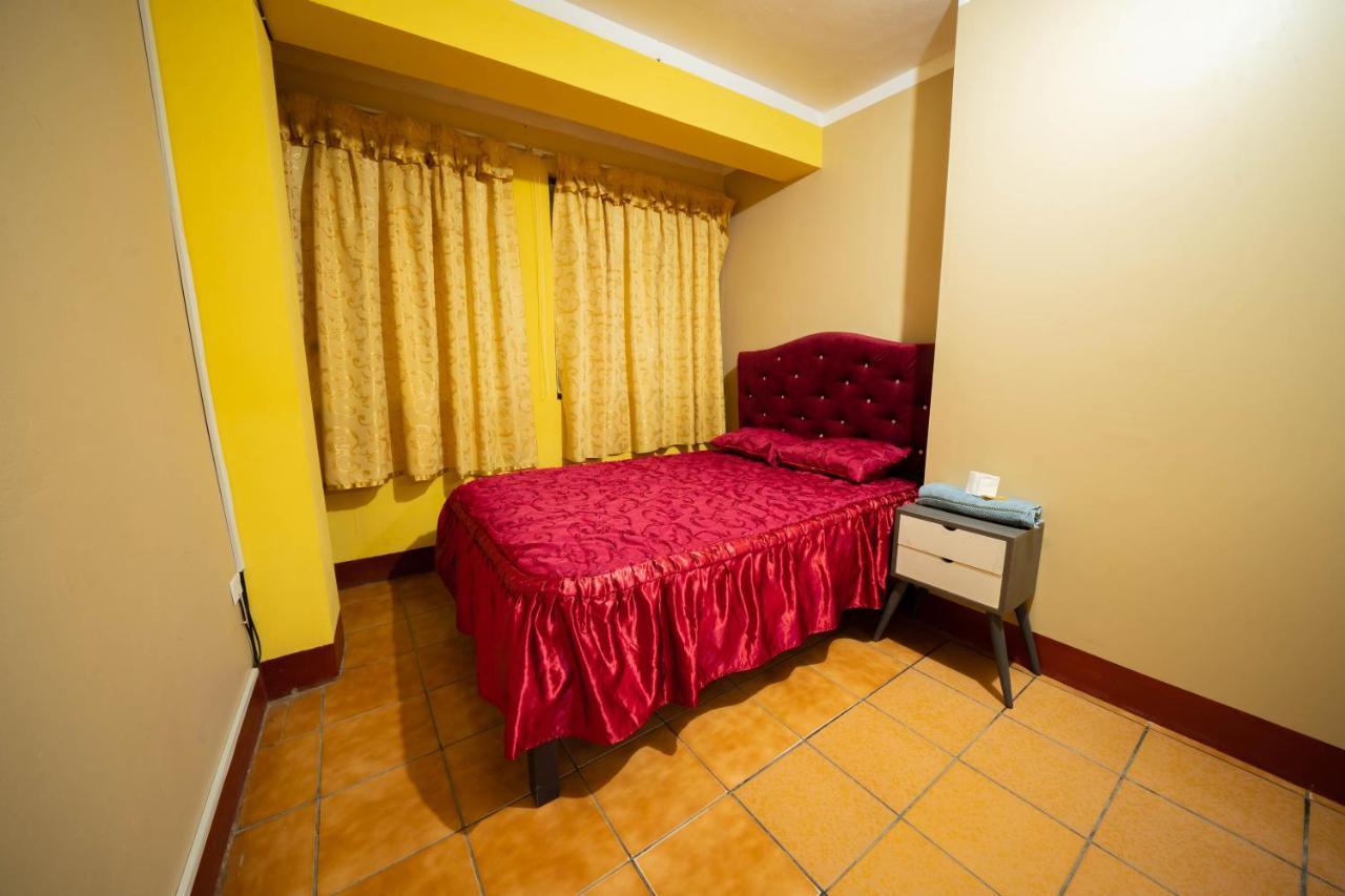 Hostal Tarapaca Hotell Huánuco Exteriör bild